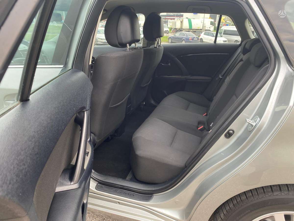 Toyota Avensis 2009 — photo 22