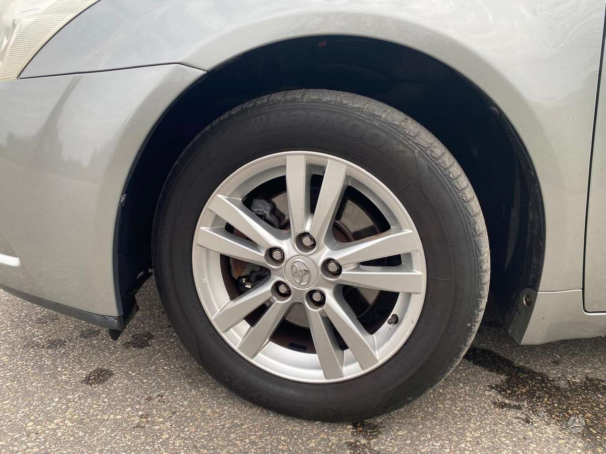 Toyota Avensis 2009 — photo 25