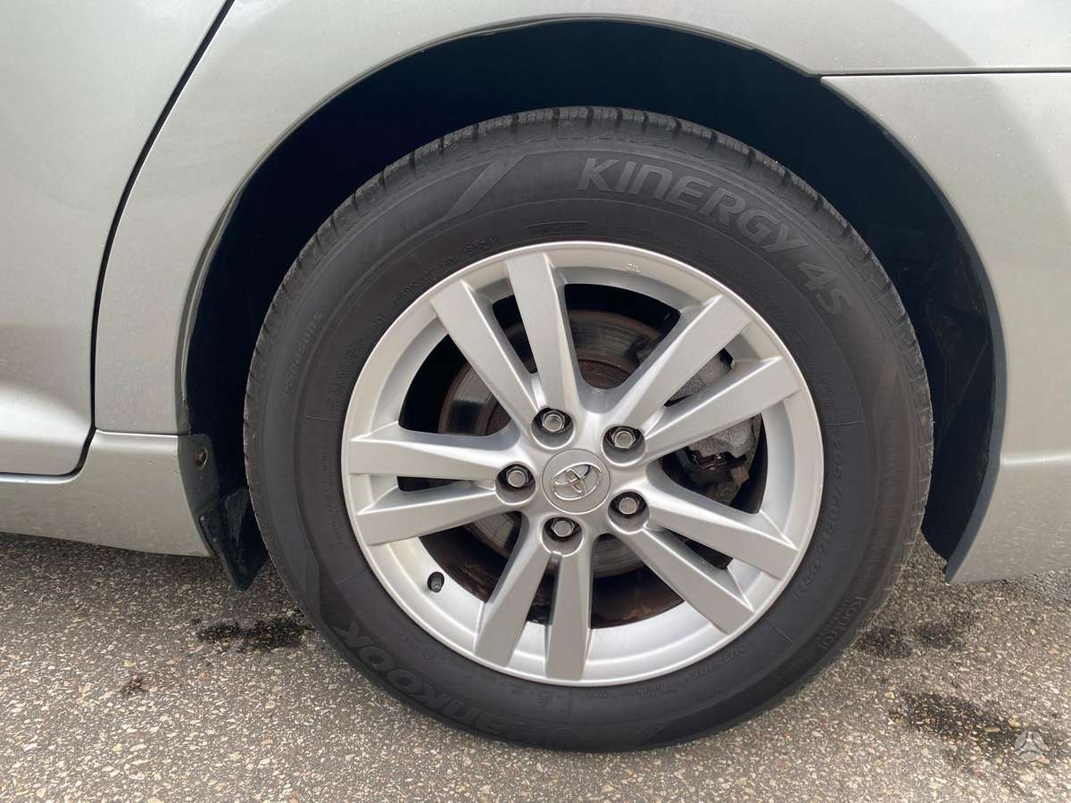 Toyota Avensis 2009 — photo 27