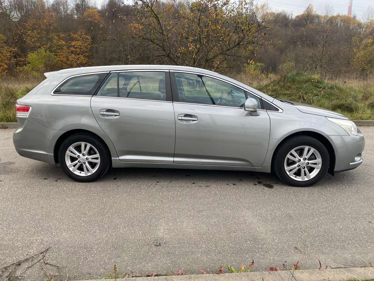 Toyota Avensis 2009 — engine 1798 cm³, 147 HP (108kW)