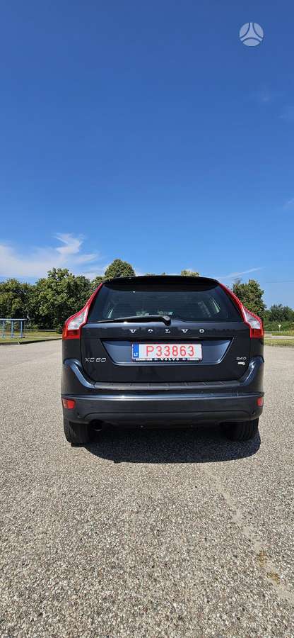 Volvo XC60 2009 — двигун 2400 cm³, 175 HP (129kW)