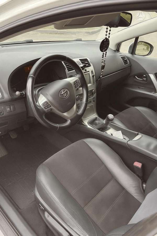 Toyota Avensis 2014 — photo 12