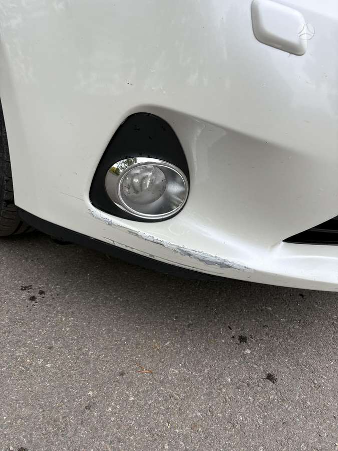 Toyota Avensis 2014 — rear view