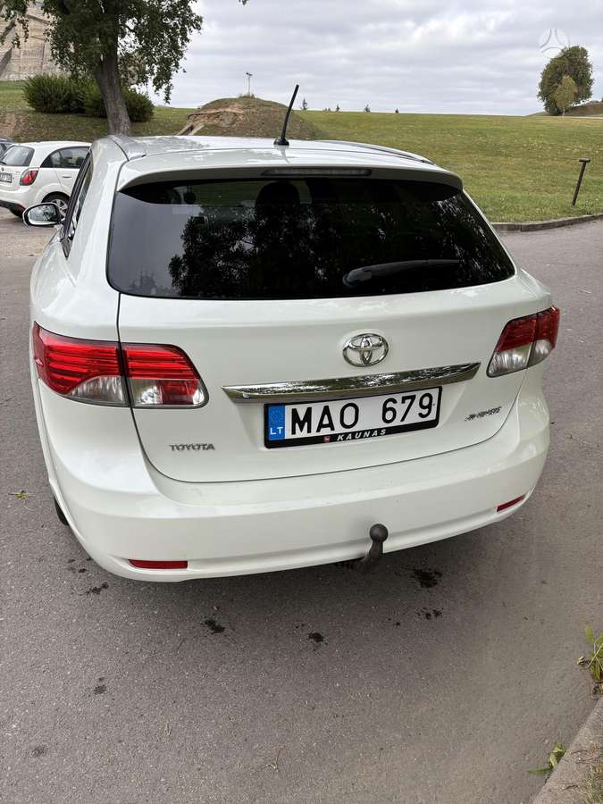 Toyota Avensis 2014 — engine 2000 cm³, 124 HP (91kW)