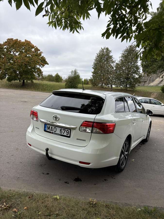 Toyota Avensis 2014 — photo 9