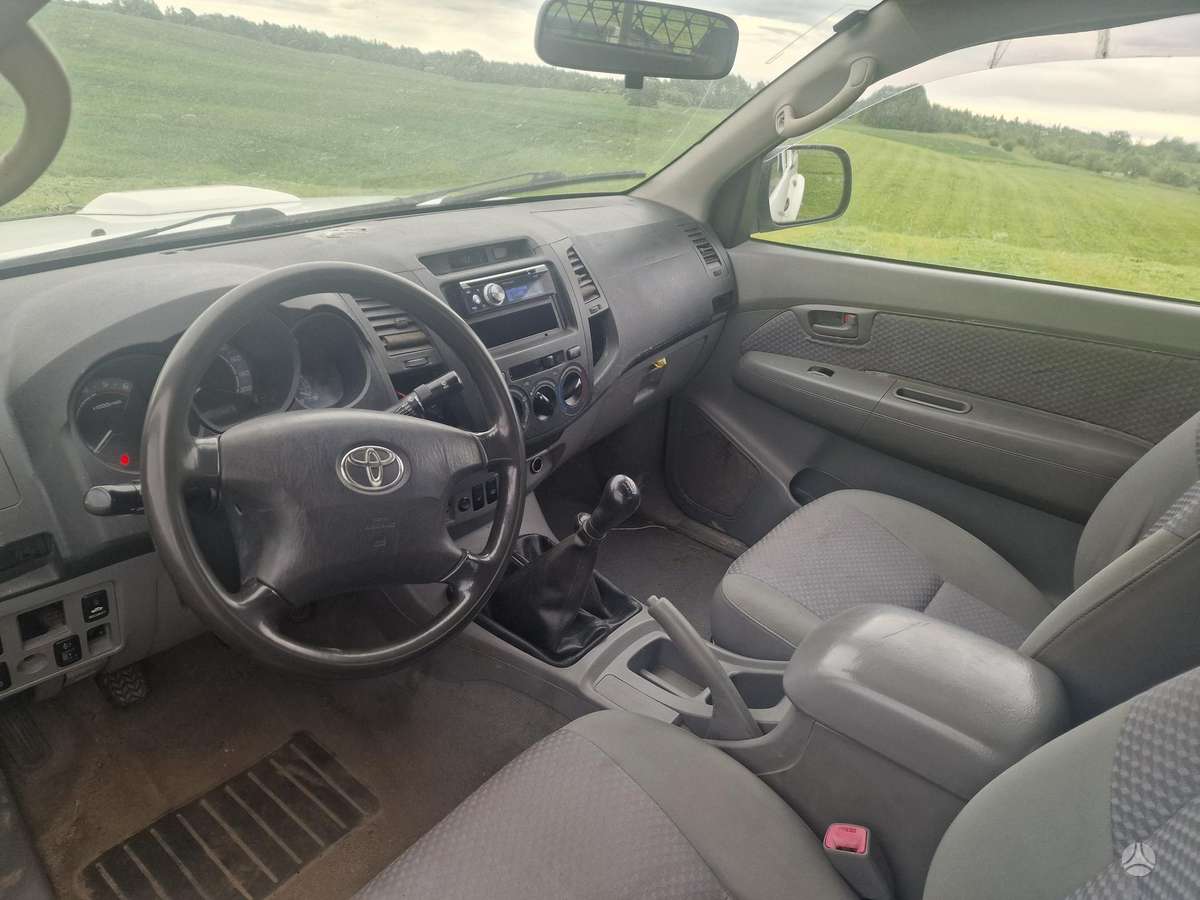 Toyota Hilux 2007 — interior