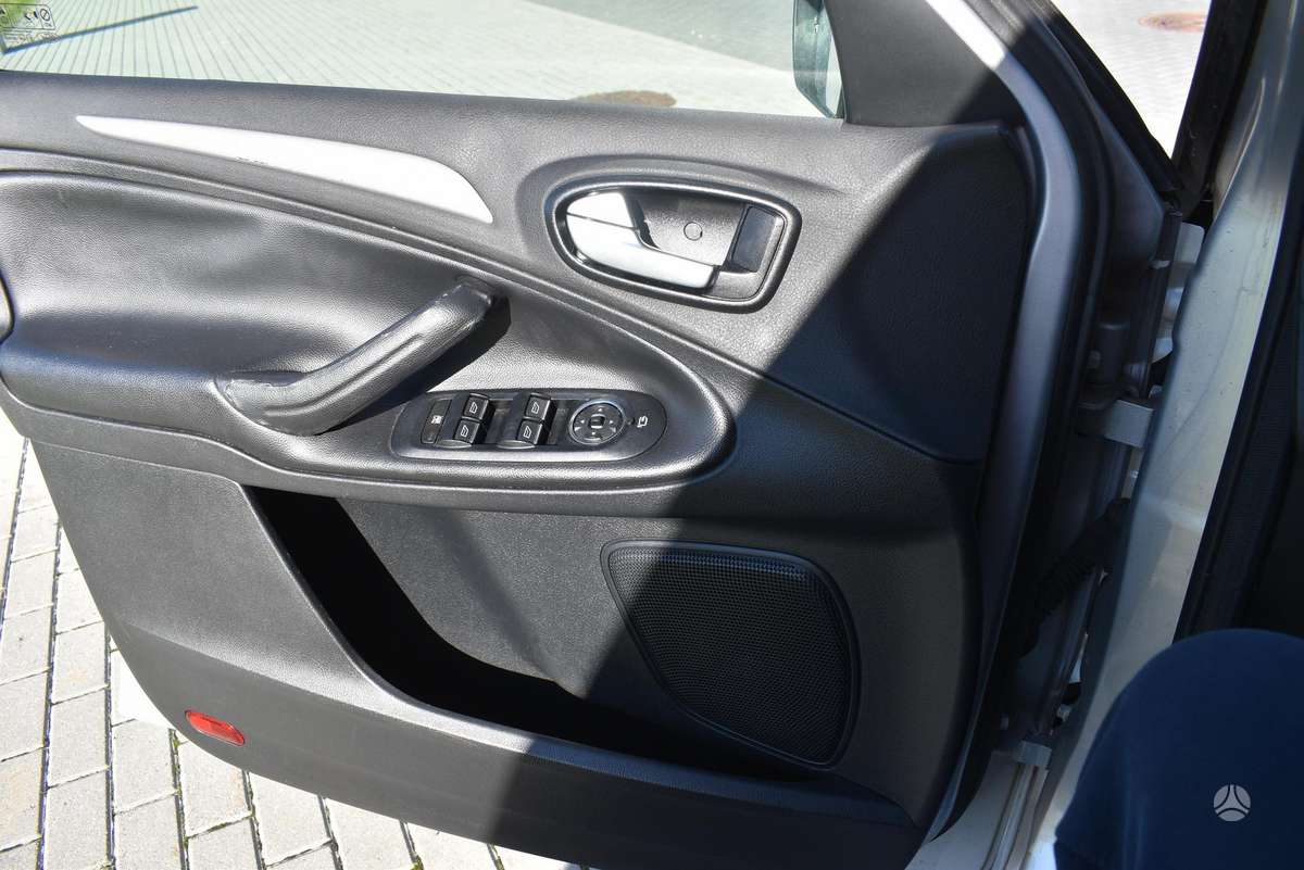 Ford S-MAX 2010 — двигун 1753 cm³, 125 HP (92kW)