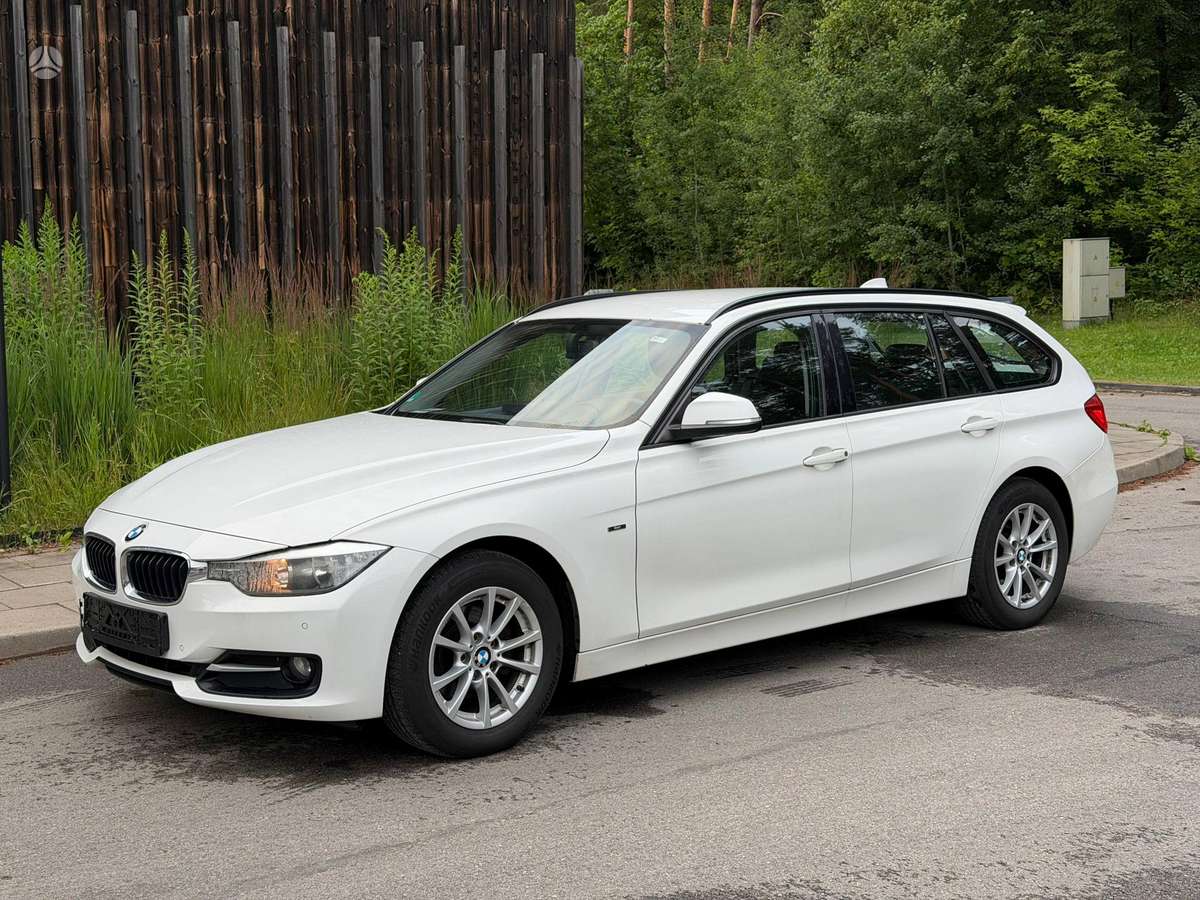 BMW 320 2014 — rear view