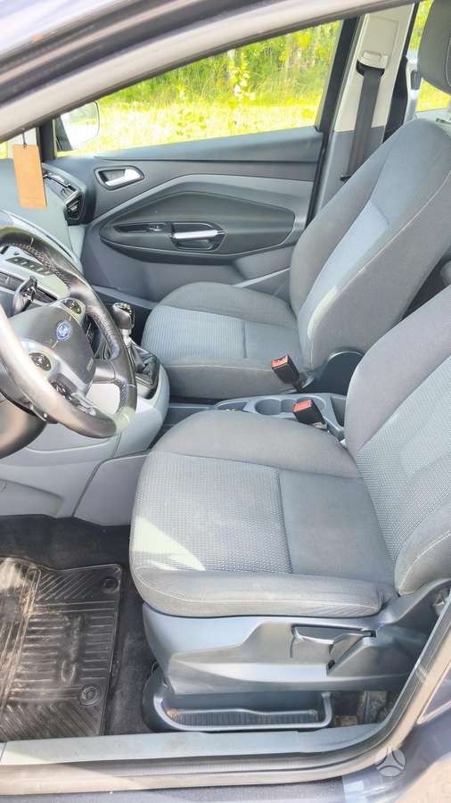 Ford Grand 2012 — photo 10