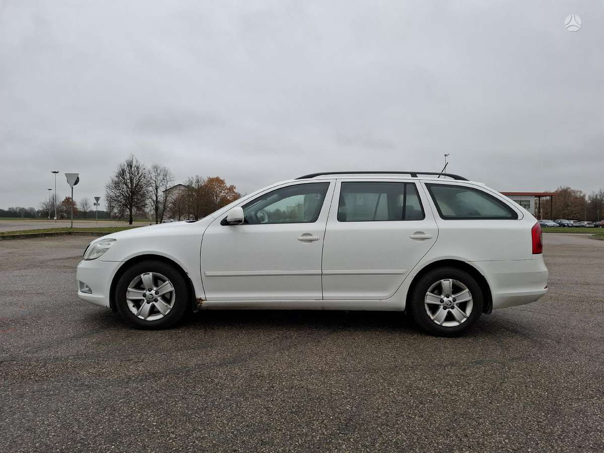 Skoda Octavia 2012 — engine 1598 cm³, 105 HP (77kW)