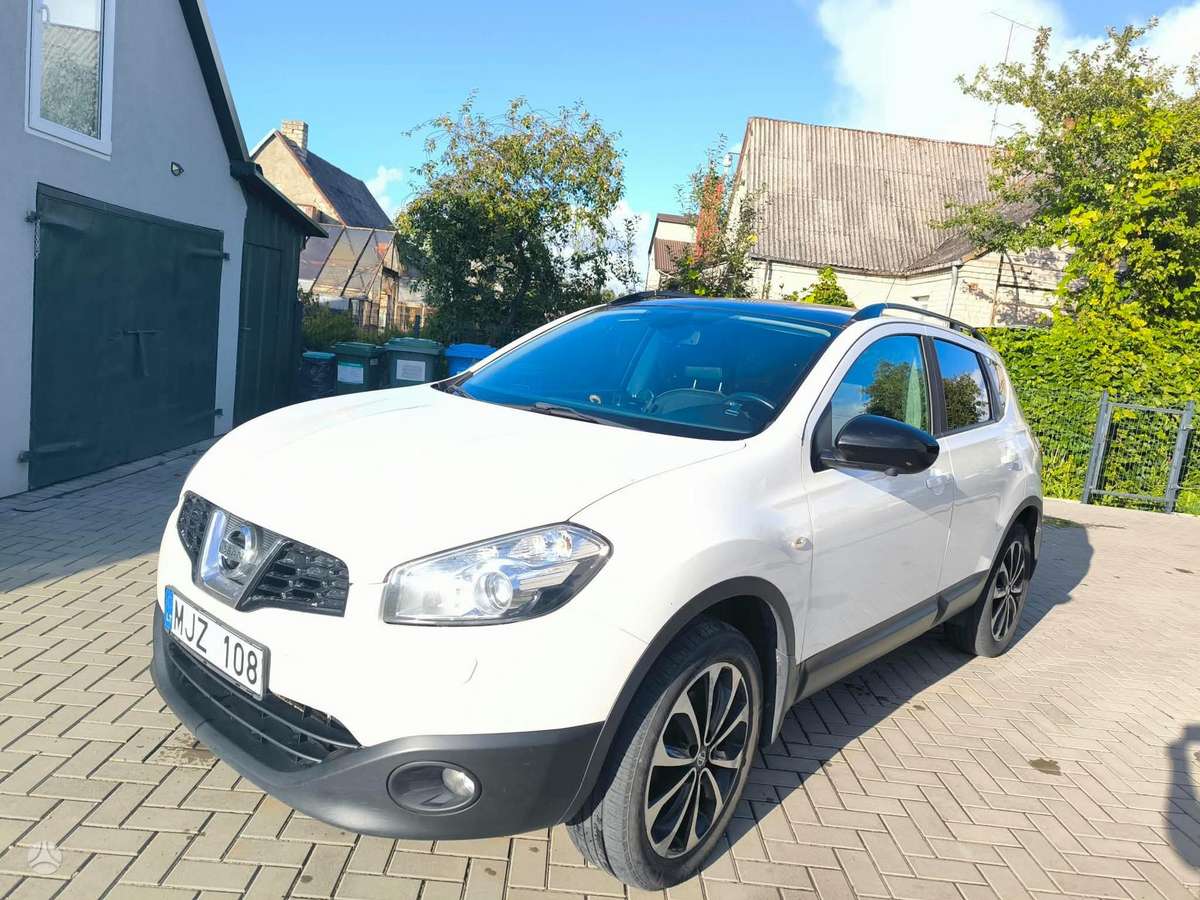 Nissan Qashqai 2013 — вигляд ззаду