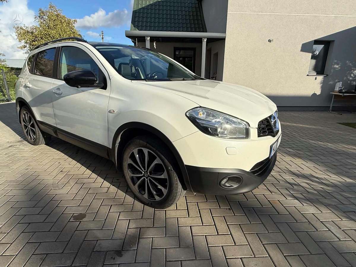 Nissan Qashqai 2013 — салон