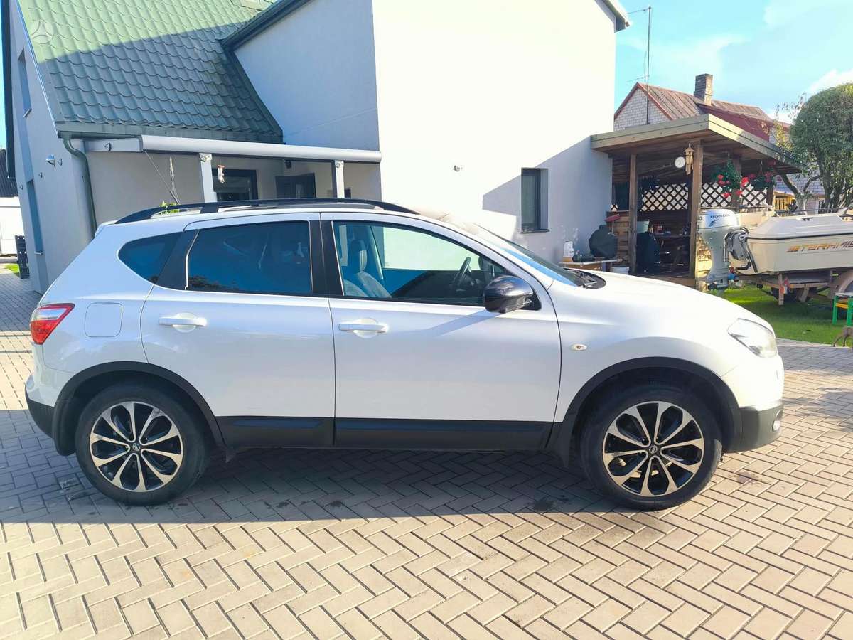 Nissan Qashqai 2013 — двигун 1598 cm³, 131 HP (96kW)