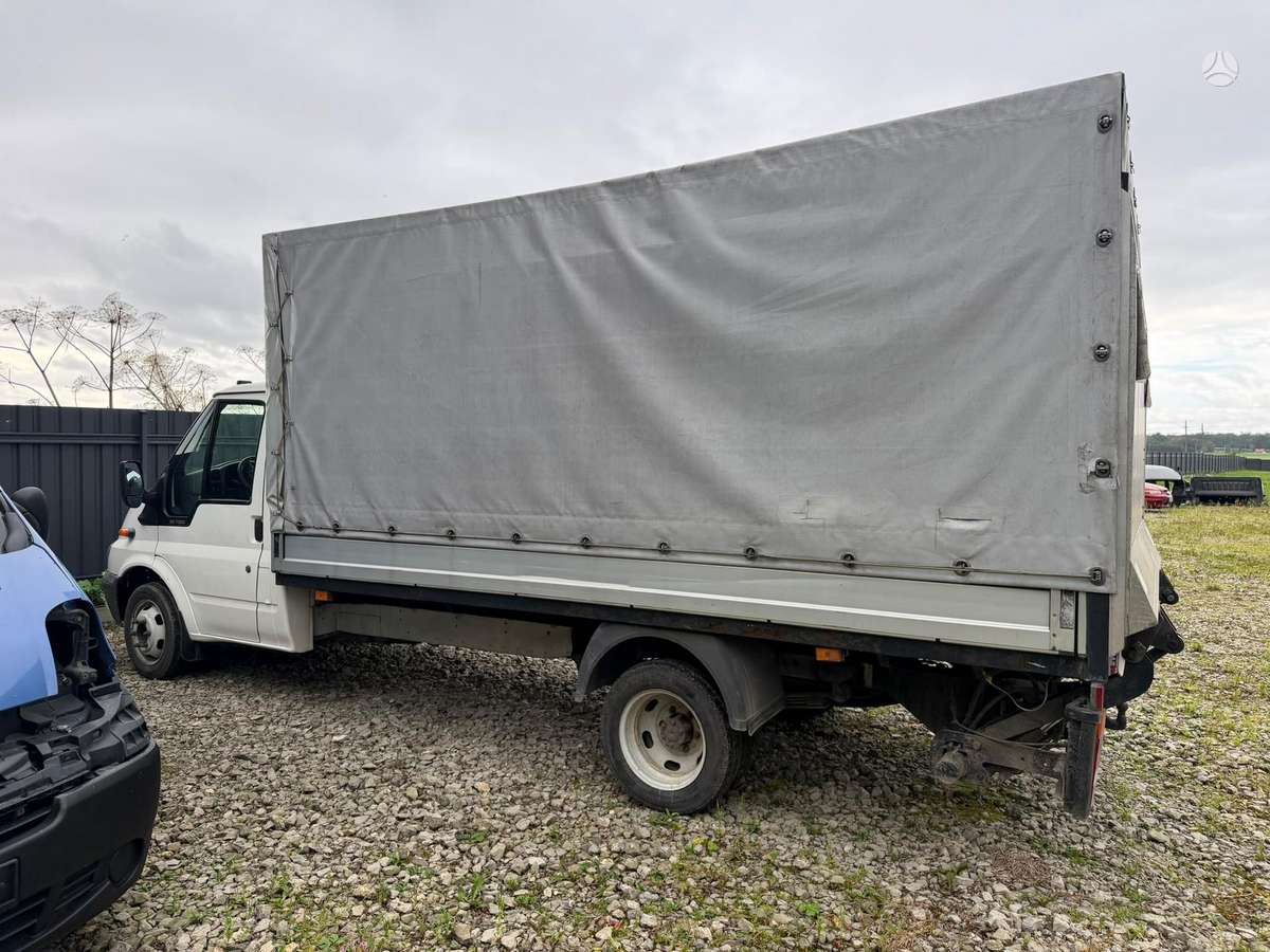 Ford Transit 2004 — вигляд ззаду