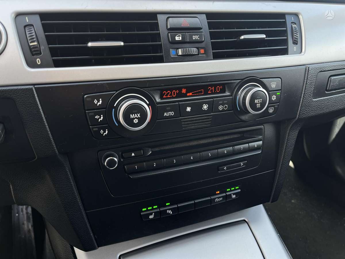 BMW 320 2009 — photo 18