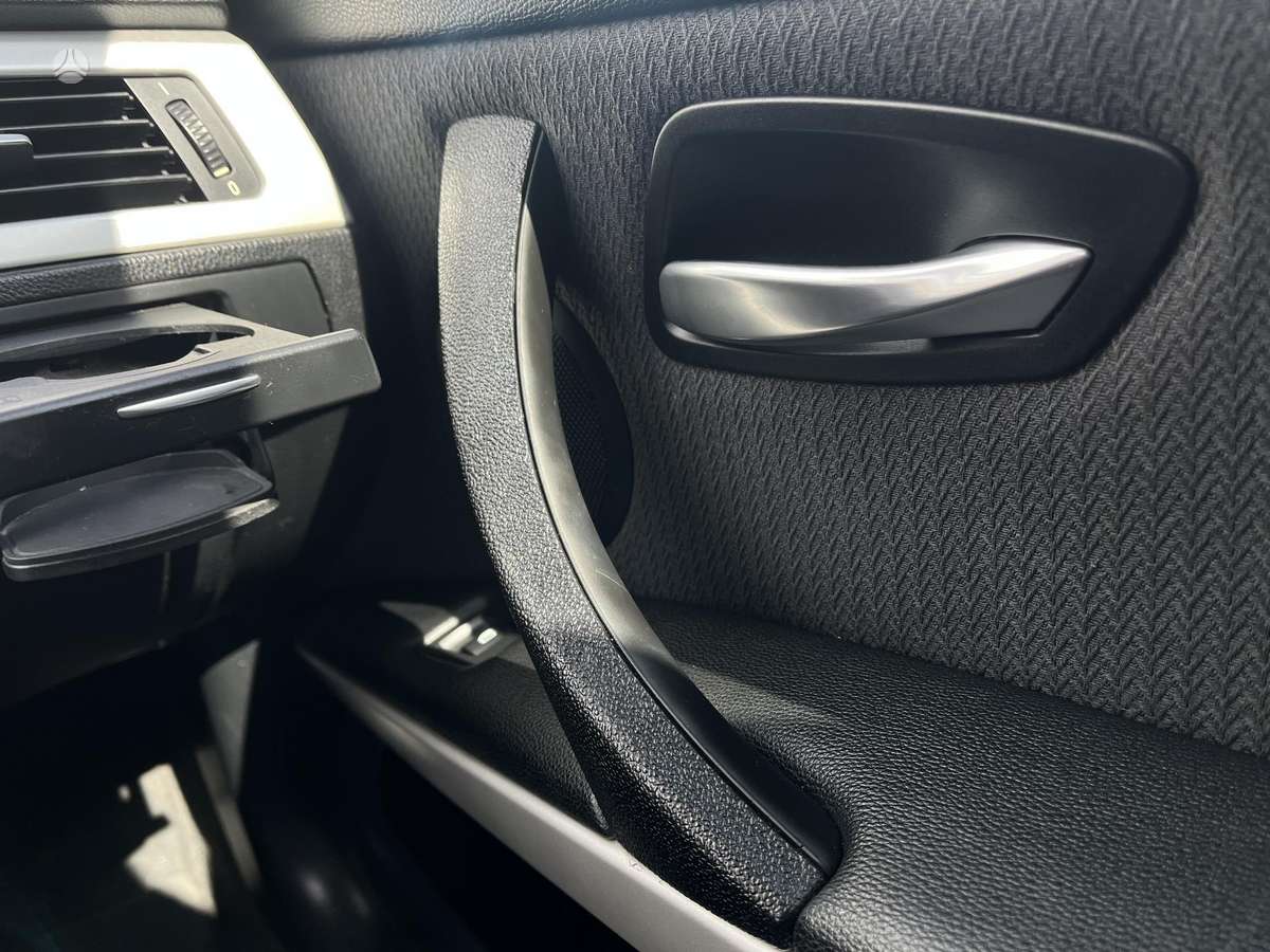 BMW 320 2009 — photo 20