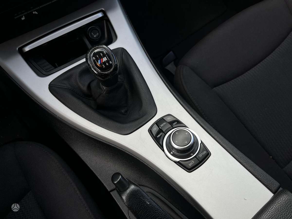 BMW 320 2009 — photo 22