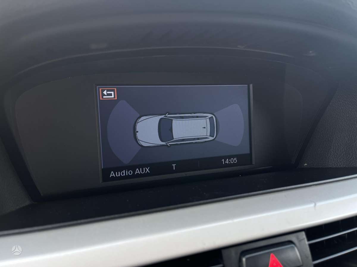 BMW 320 2009 — photo 23