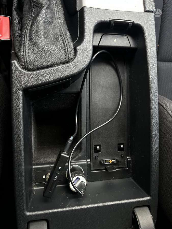 BMW 320 2009 — photo 24