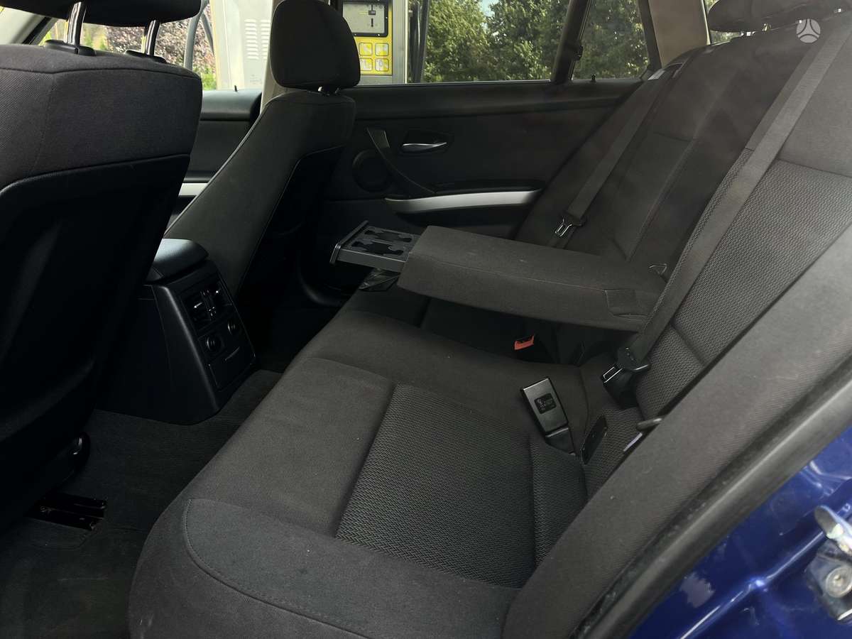 BMW 320 2009 — photo 26