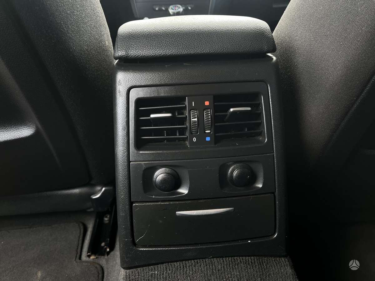 BMW 320 2009 — photo 27