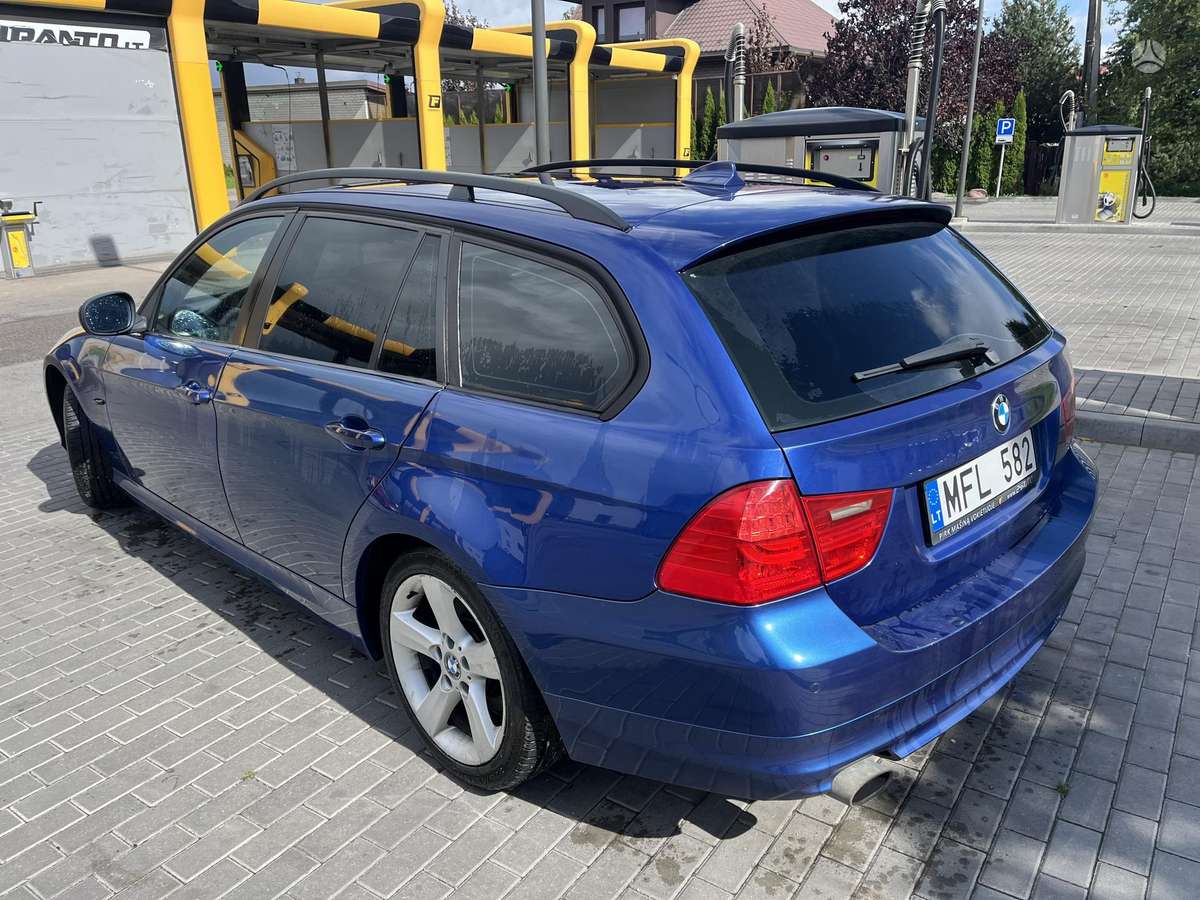 BMW 320 2009 — photo 5