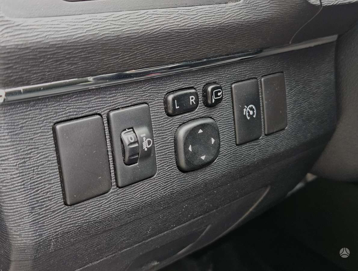 Toyota Avensis 2013 — photo 10