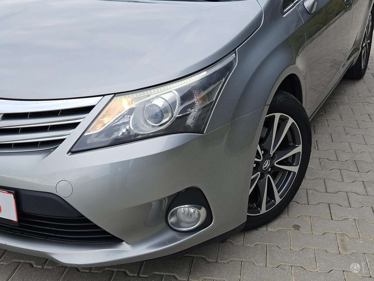 Toyota Avensis 2013 — photo 12