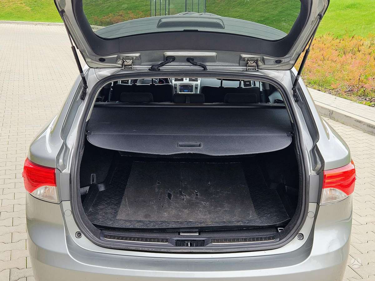 Toyota Avensis 2013 — photo 13