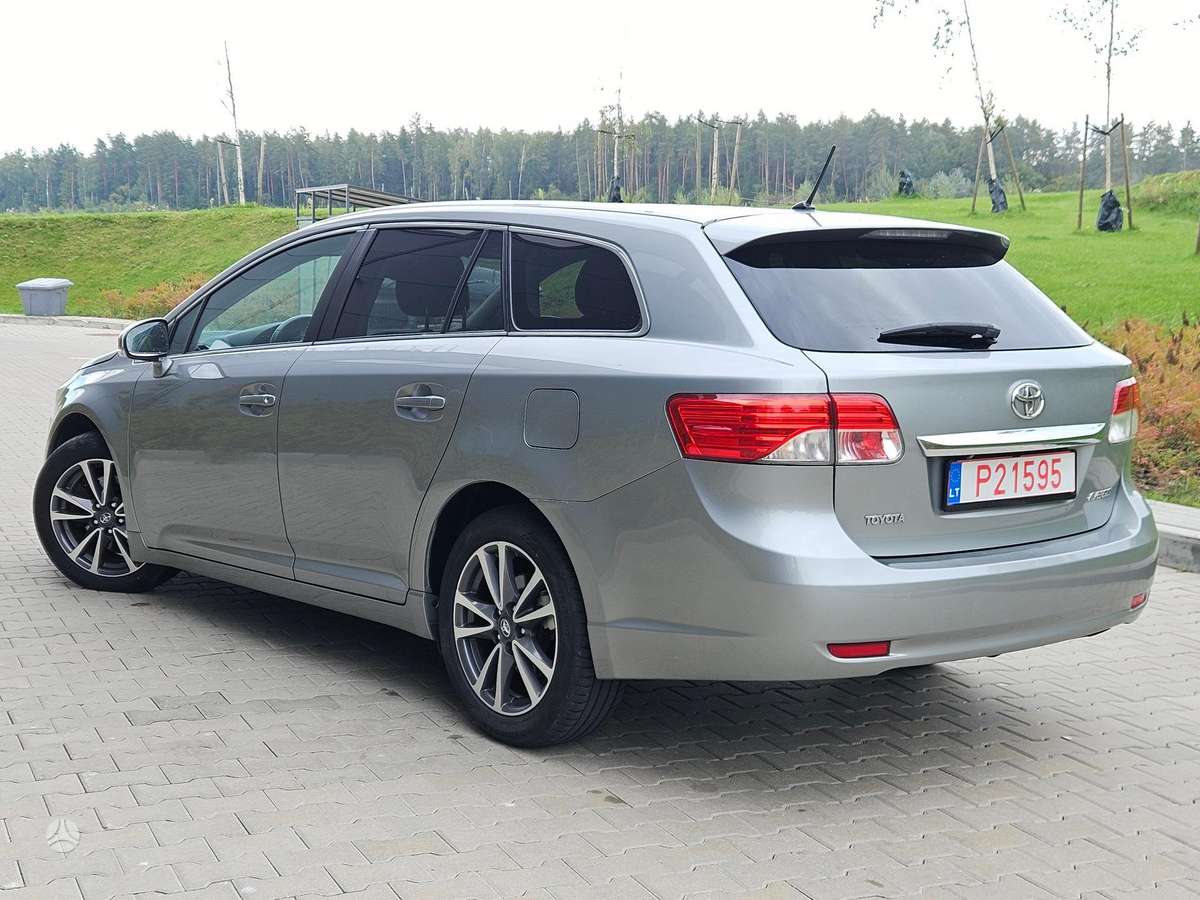 Toyota Avensis 2013 — engine 2200 cm³, 150 HP (110kW)