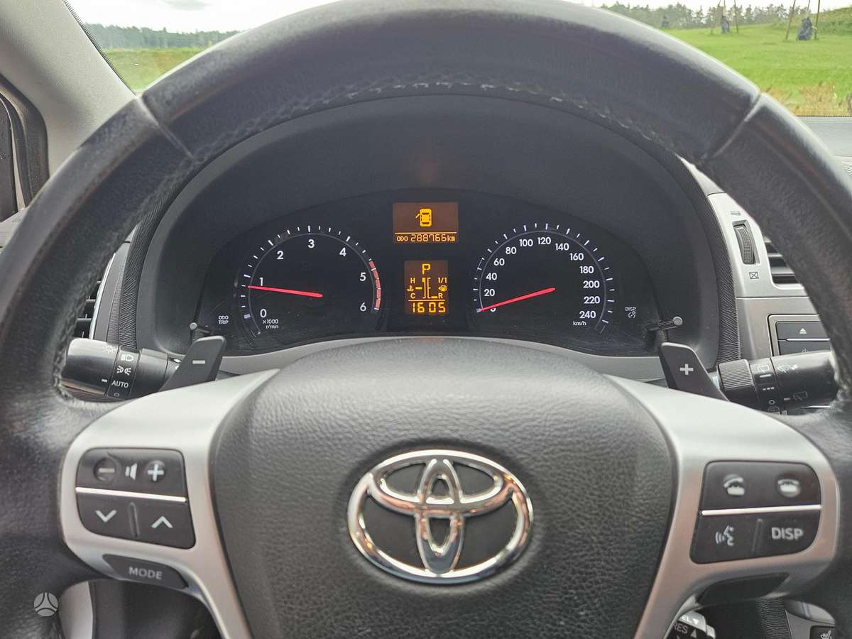 Toyota Avensis 2013 — photo 8