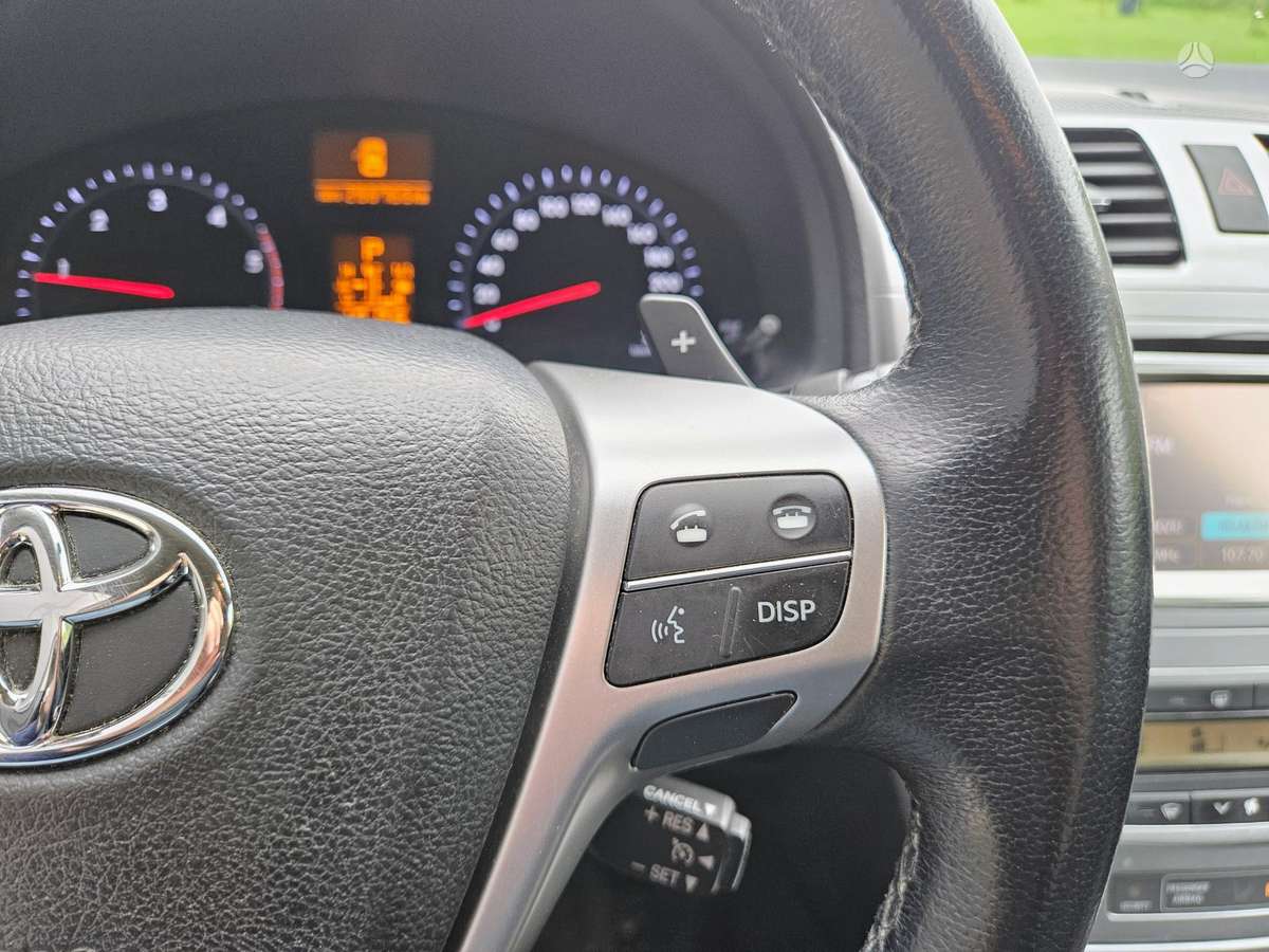 Toyota Avensis 2013 — photo 9