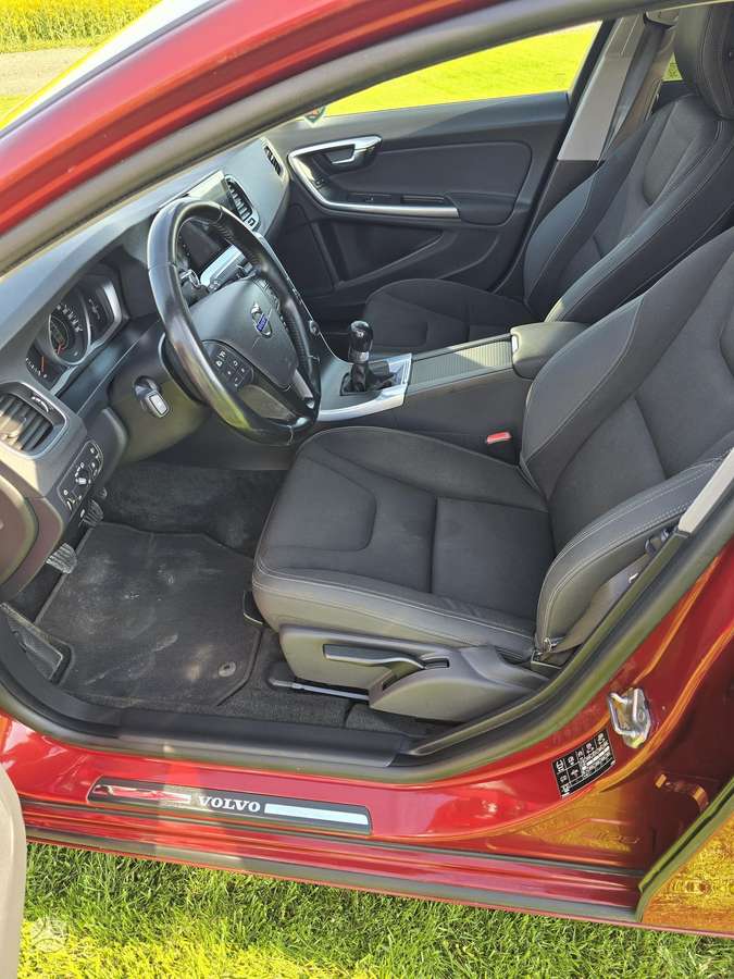 Volvo V60 2013 — photo 10