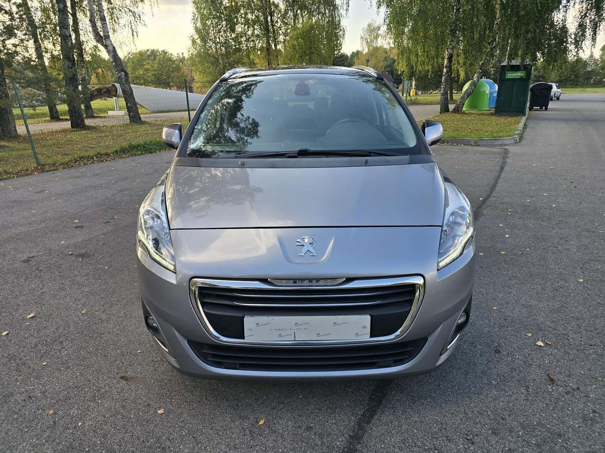 Peugeot 5008 2014 — rear view