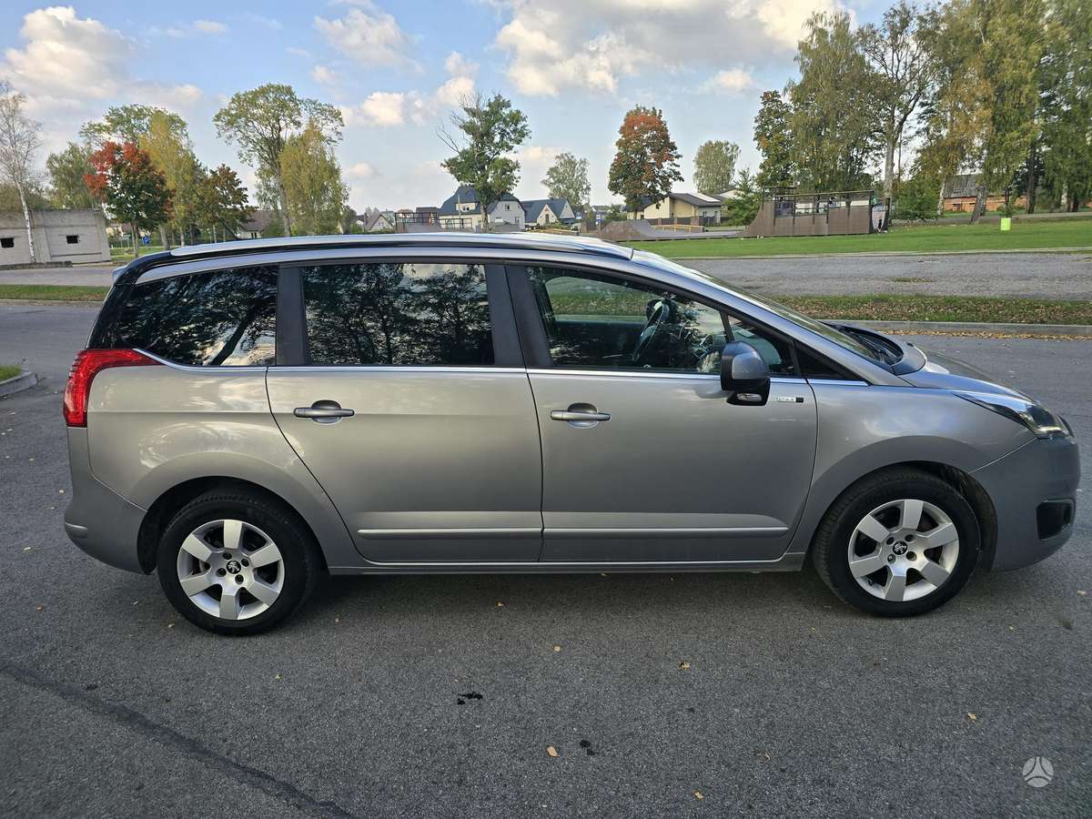 Peugeot 5008 2014 — engine 1560 cm³, 114 HP (84kW)