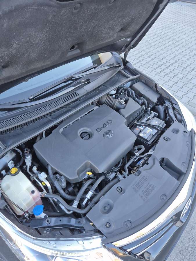 Toyota Avensis 2013 — photo 16