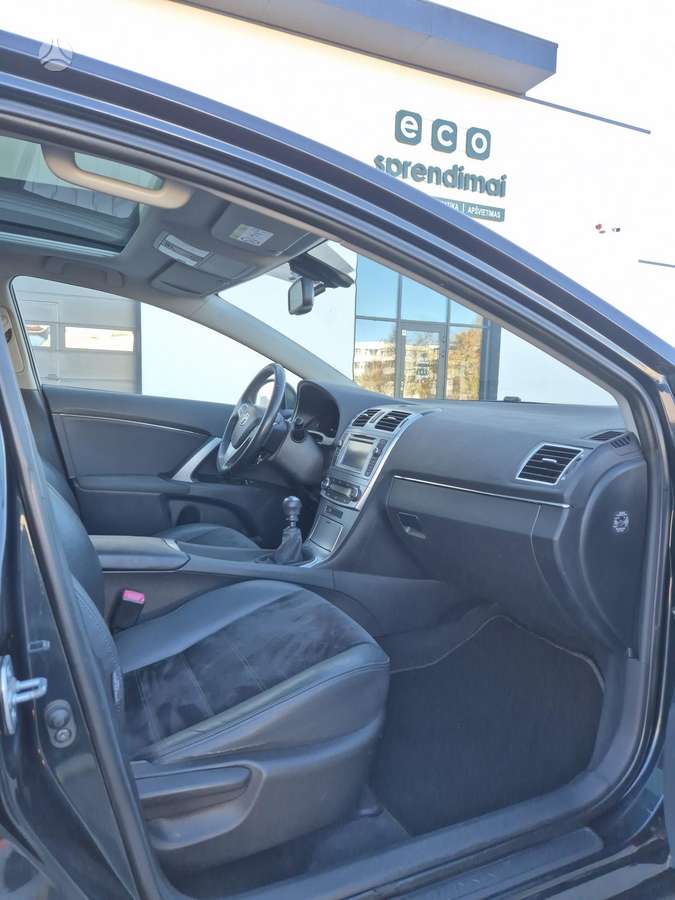 Toyota Avensis 2013 — photo 18