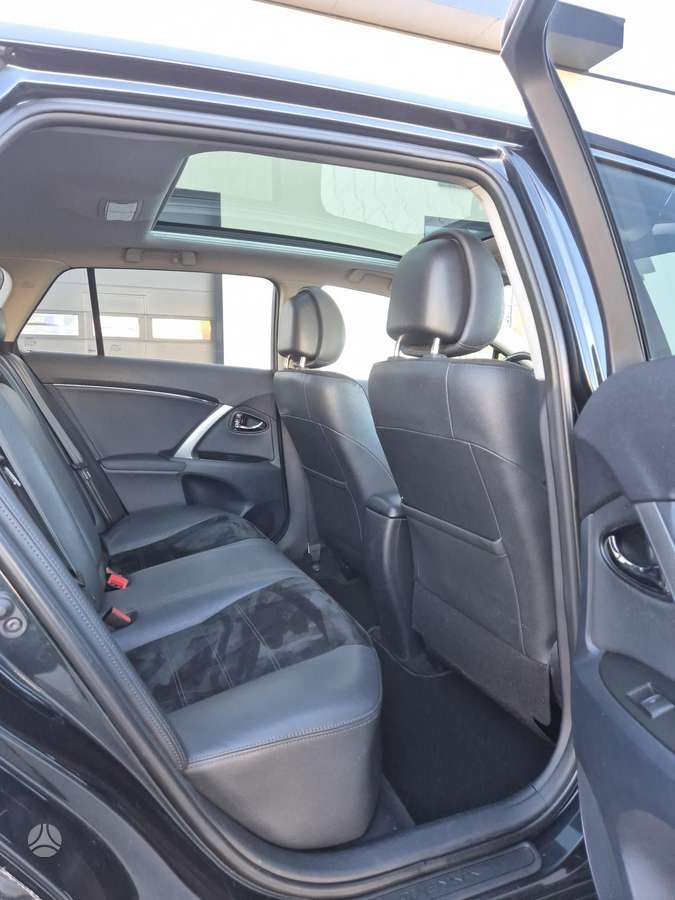 Toyota Avensis 2013 — photo 19