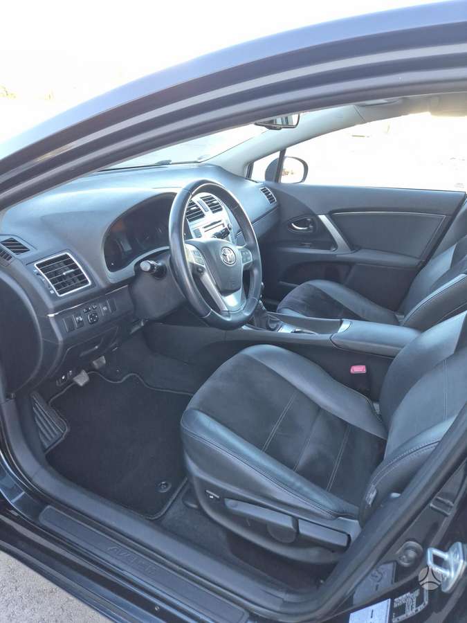 Toyota Avensis 2013 — photo 21