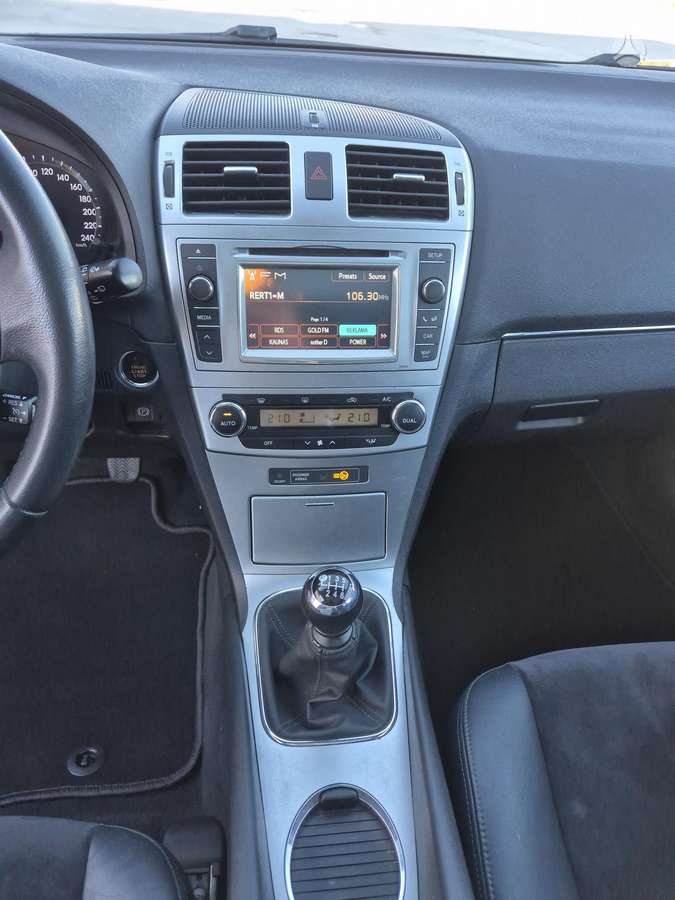 Toyota Avensis 2013 — photo 27