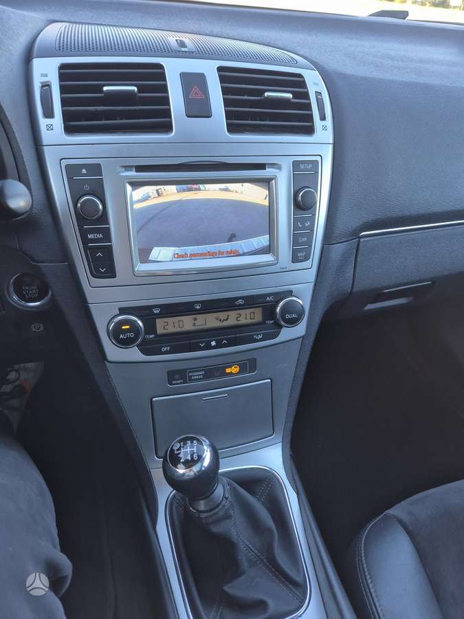 Toyota Avensis 2013 — photo 28