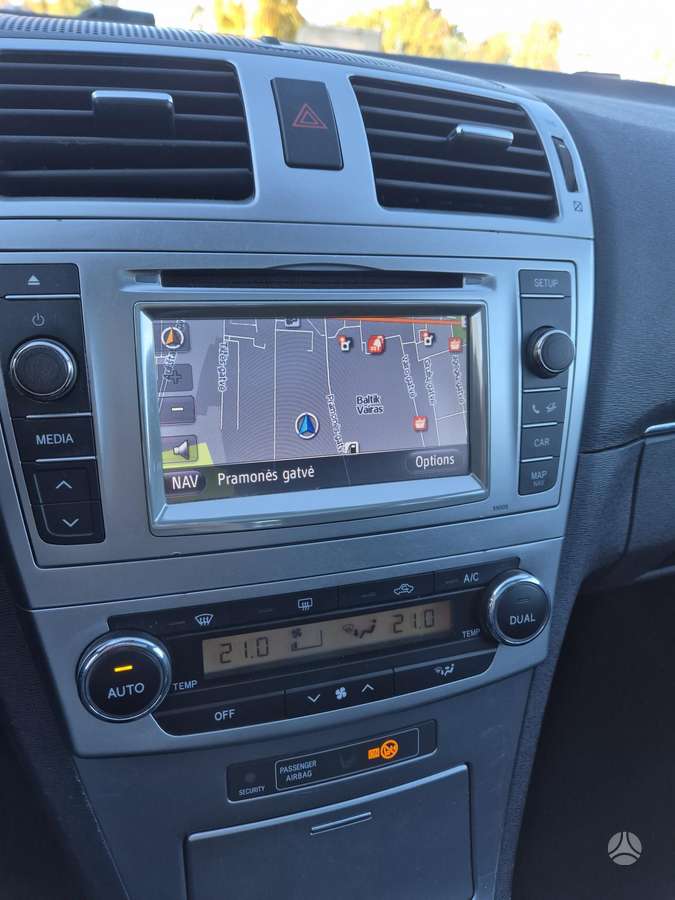 Toyota Avensis 2013 — photo 29