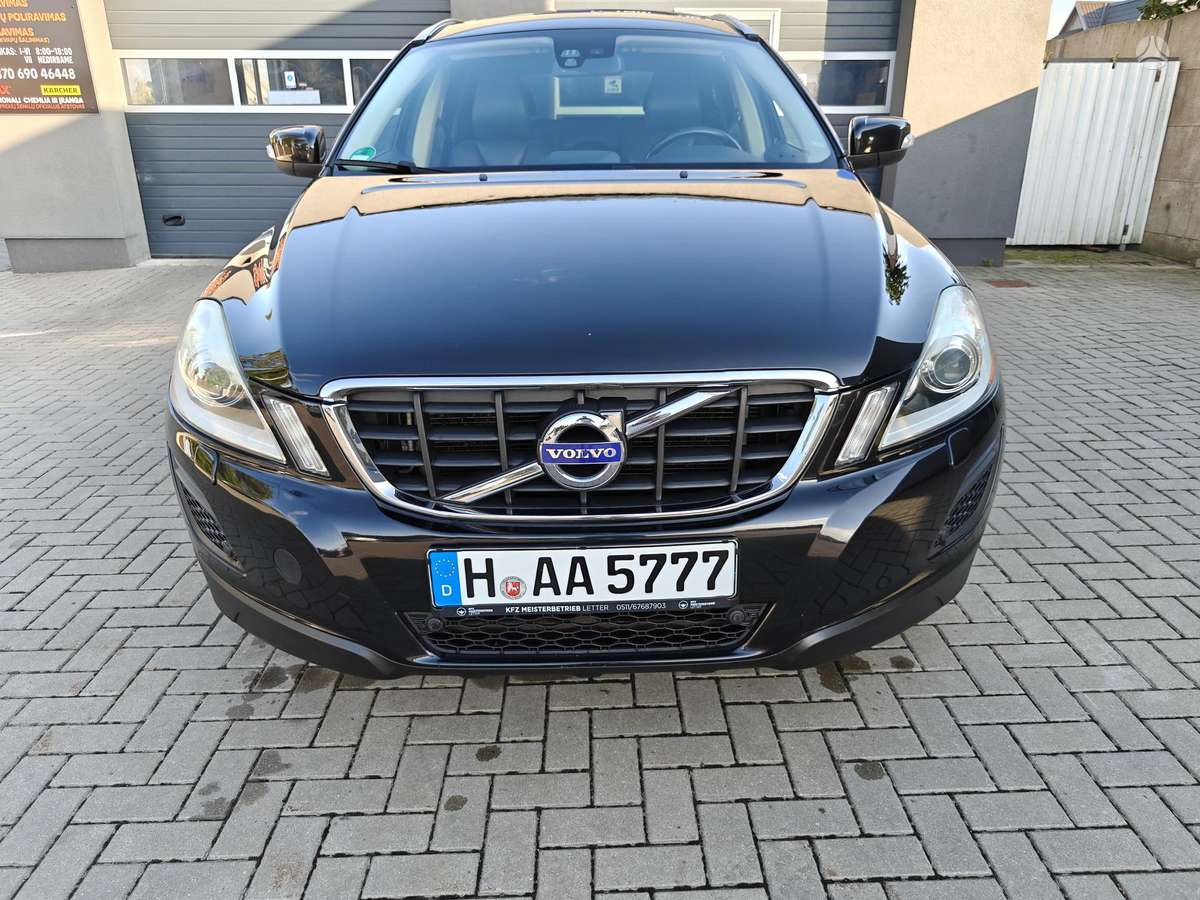Volvo XC60 2010 — photo 11