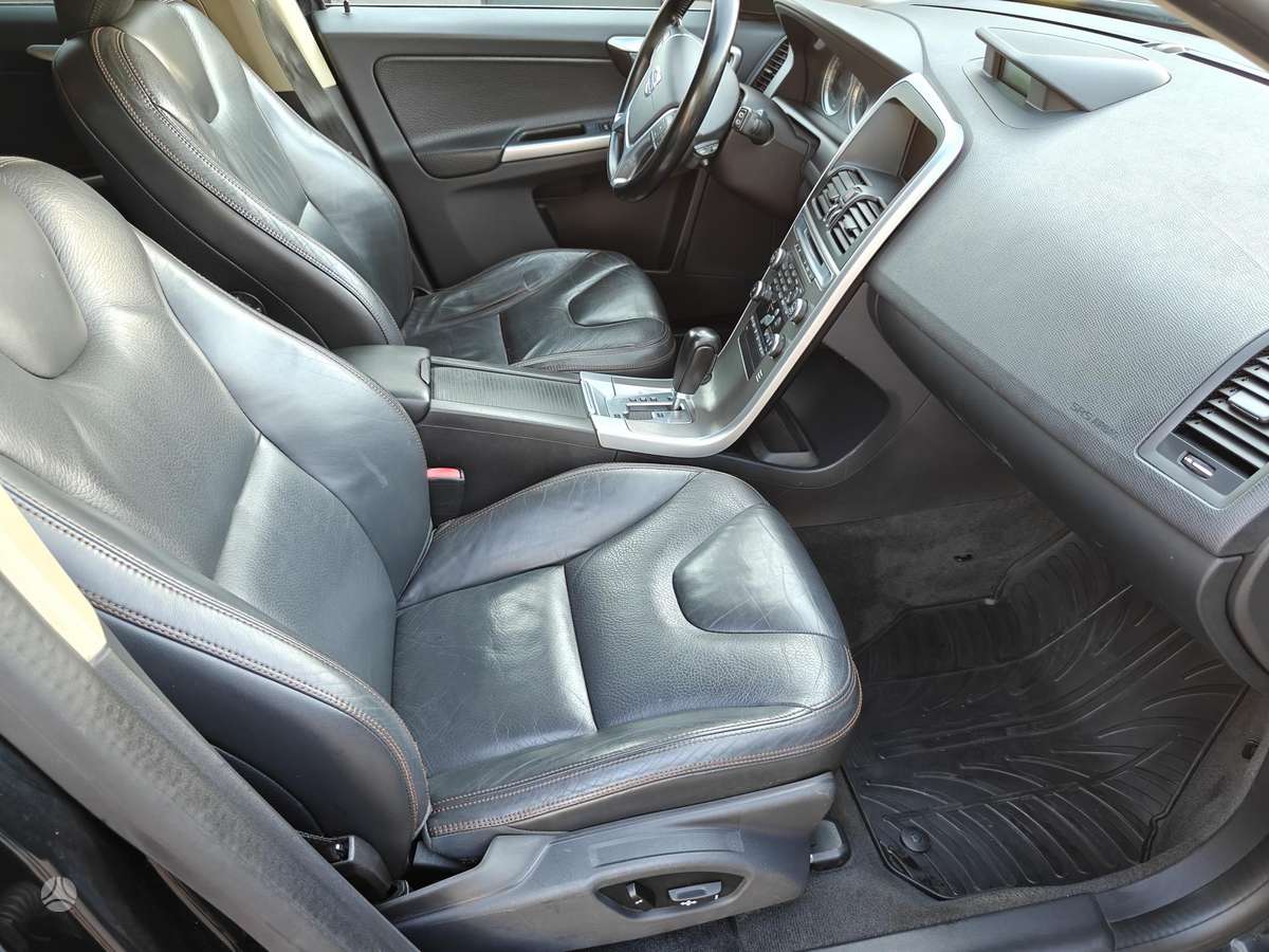 Volvo XC60 2010 — photo 15