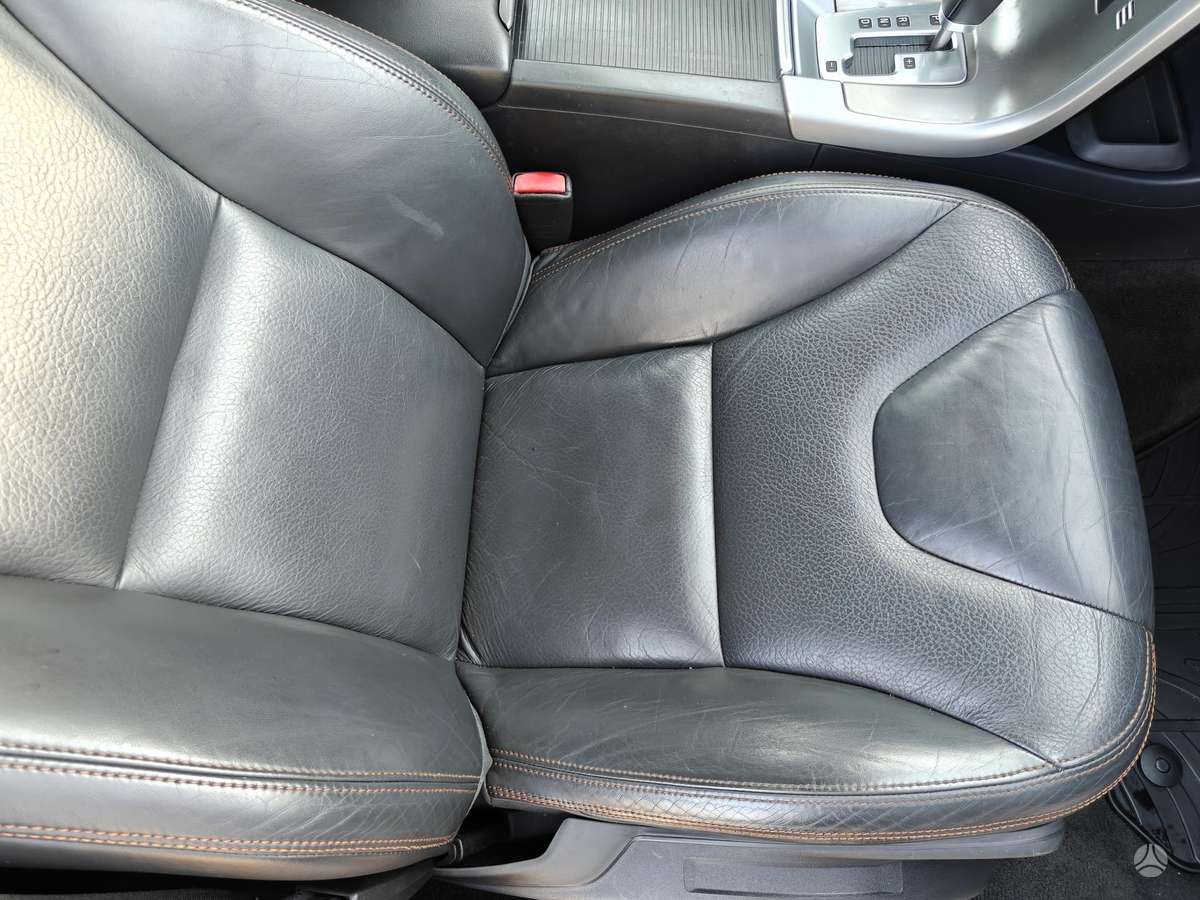 Volvo XC60 2010 — photo 16