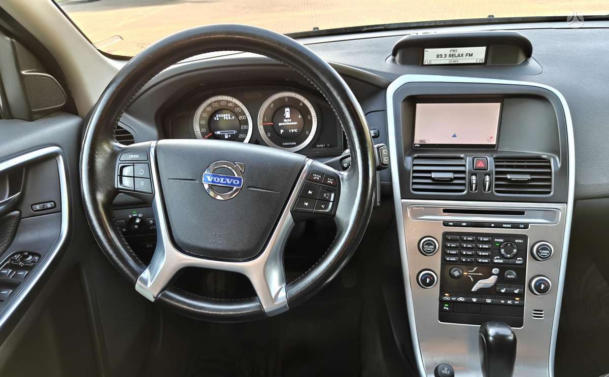 Volvo XC60 2010 — photo 19