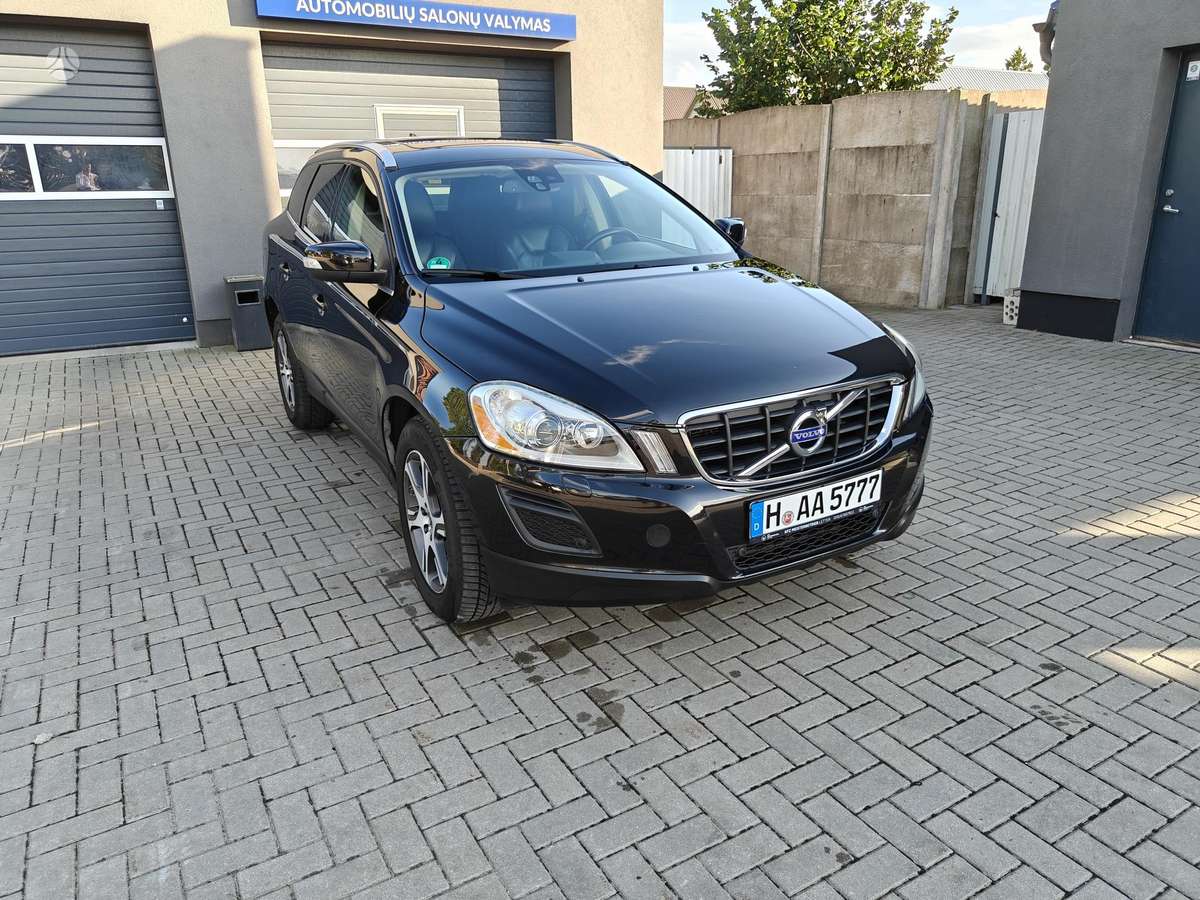 Volvo XC60 2010 — rear view