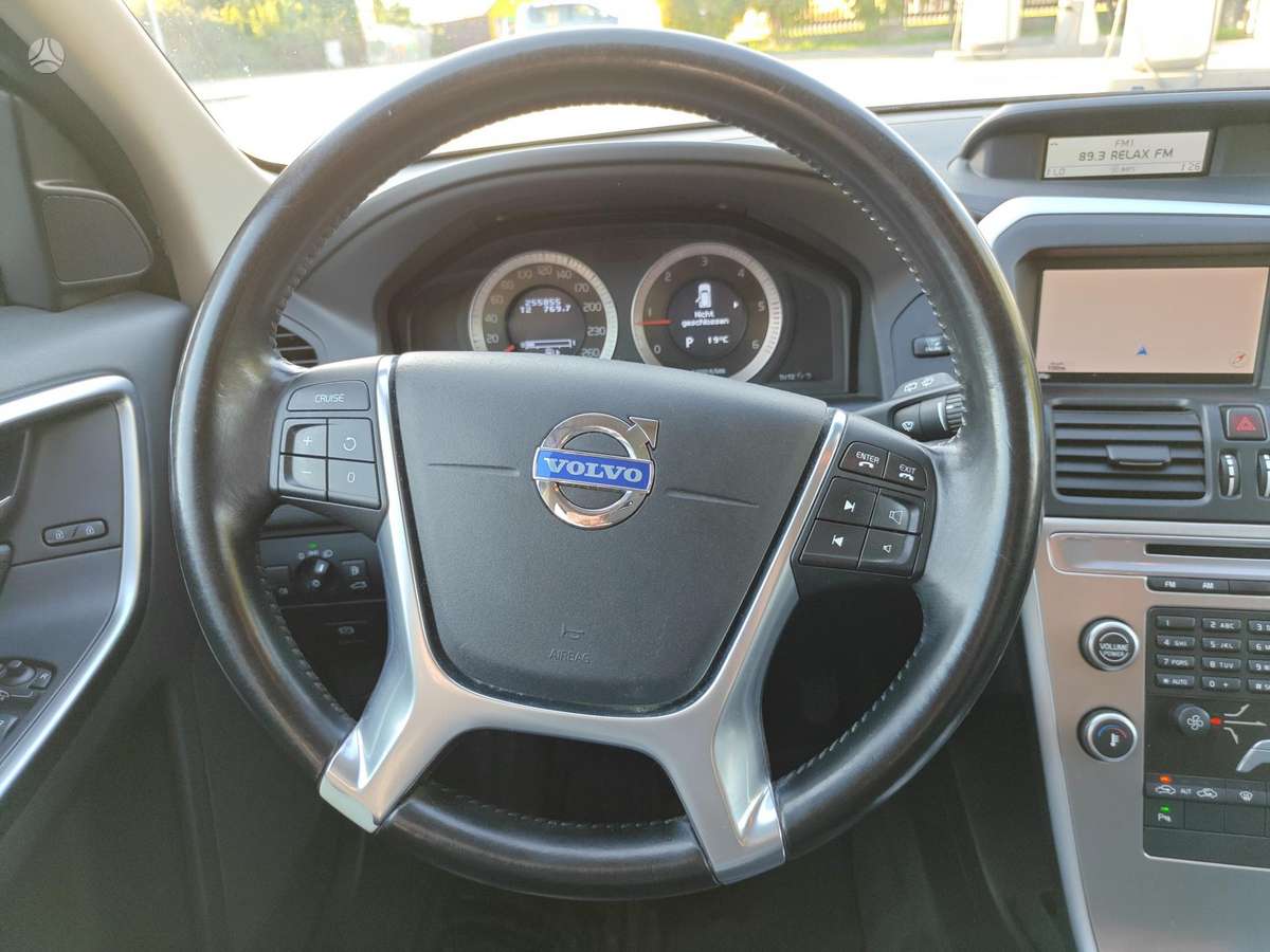 Volvo XC60 2010 — photo 20