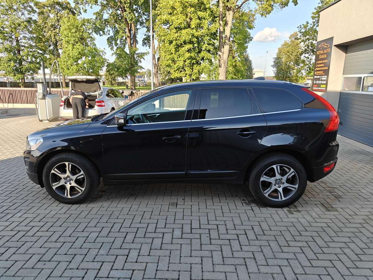 Volvo XC60 2010 — photo 8