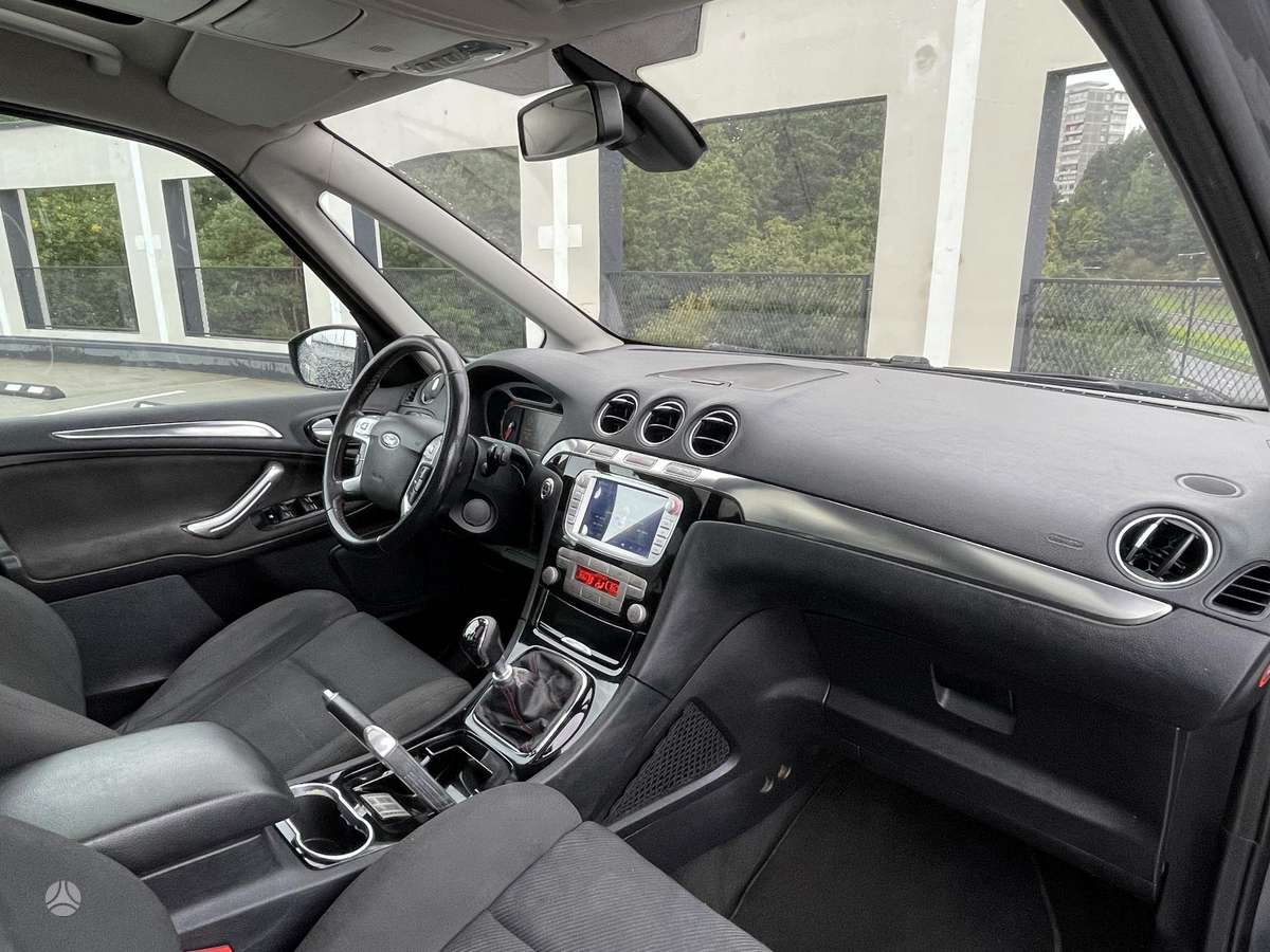 Ford Galaxy 2010 — фото 16